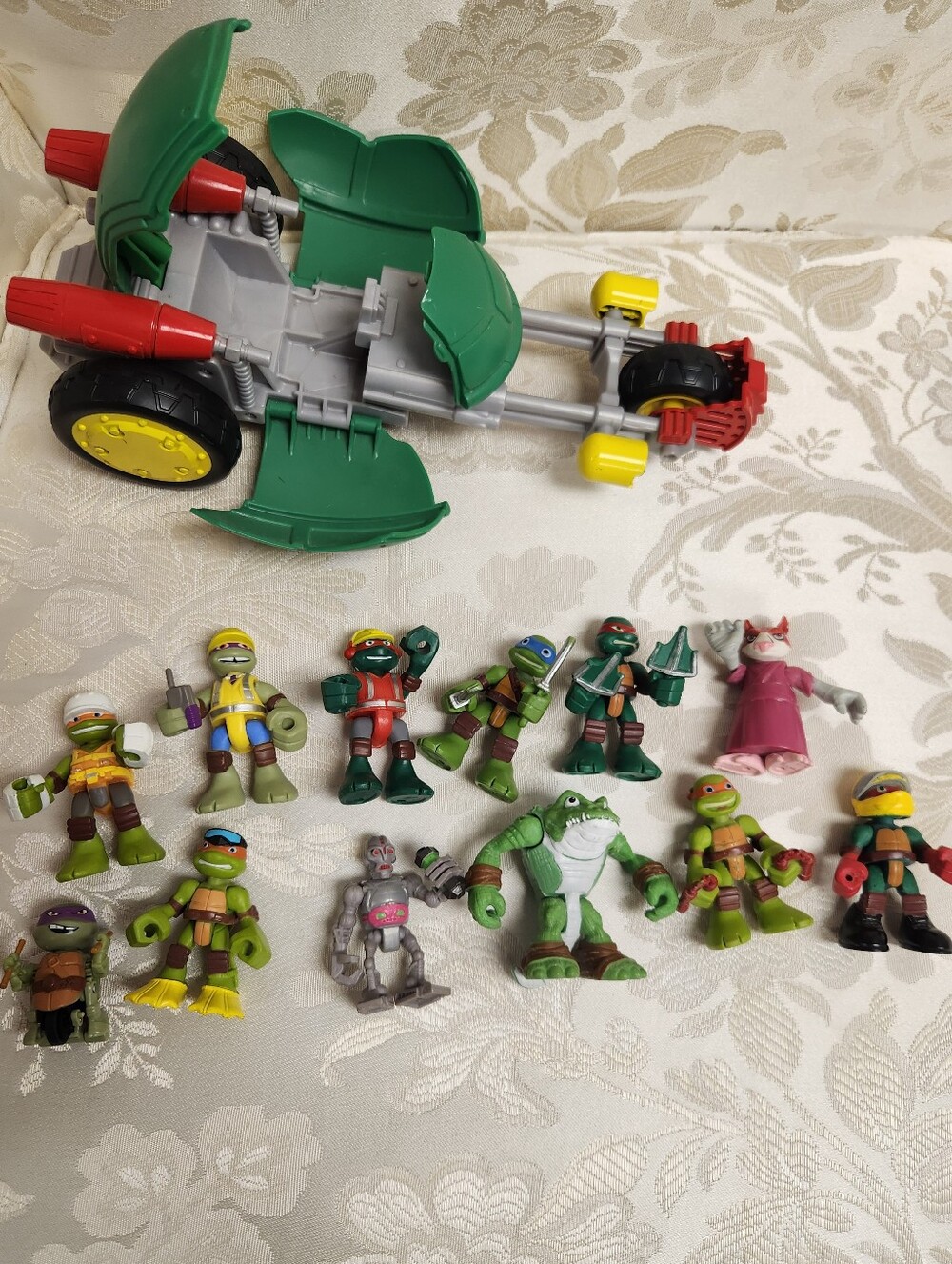 Lot of 11 TMNT Half Shell Heroes Figures & Stealth Bike Toy Lot Ninja Turtles